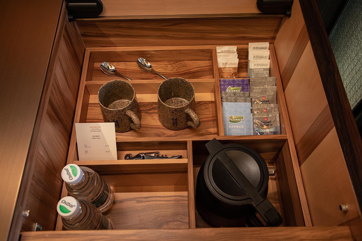 Mumian Beijing Daxing International Airport, Part Of Hyatt Pequim Exterior foto A tea and coffee making facility in a hotel room